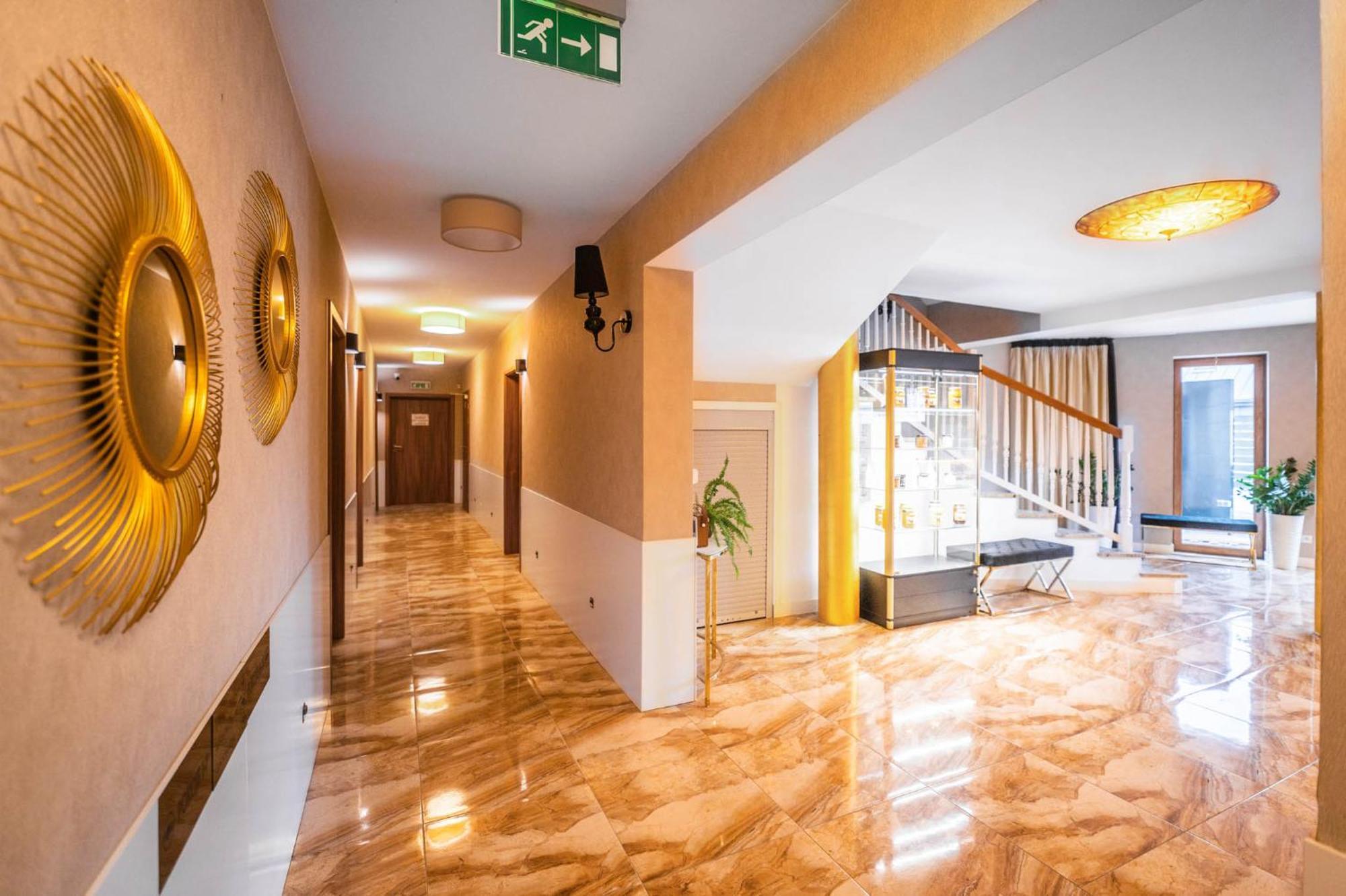 Promocje Amber Park Spa نيخوجة المظهر الخارجي الصورة